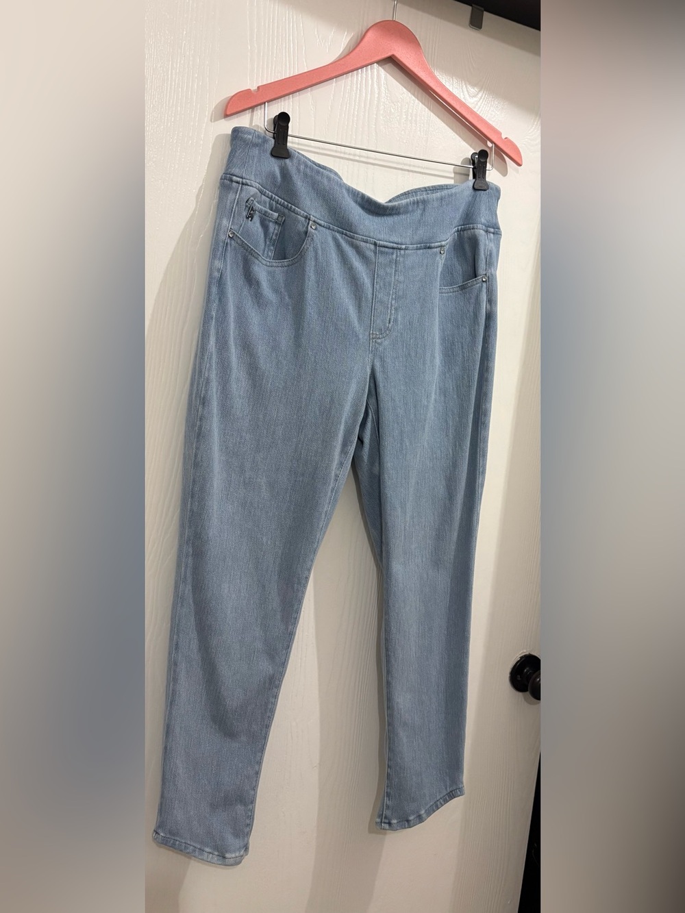 Belle by Kim Gravel light washed 5 pocket jeans 16